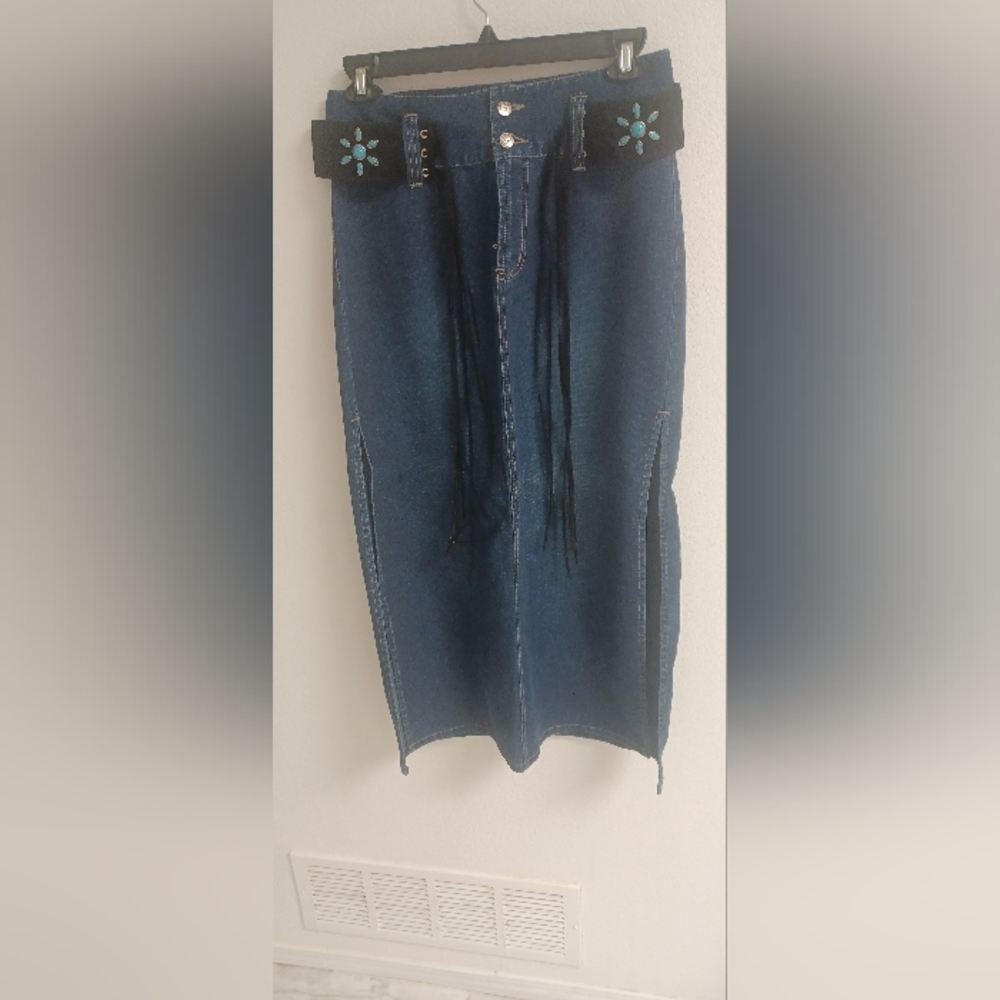 SQUEEZE BY STEPHEN HARDY long jean skirt. Turquoise and Fringed belt. 11/12